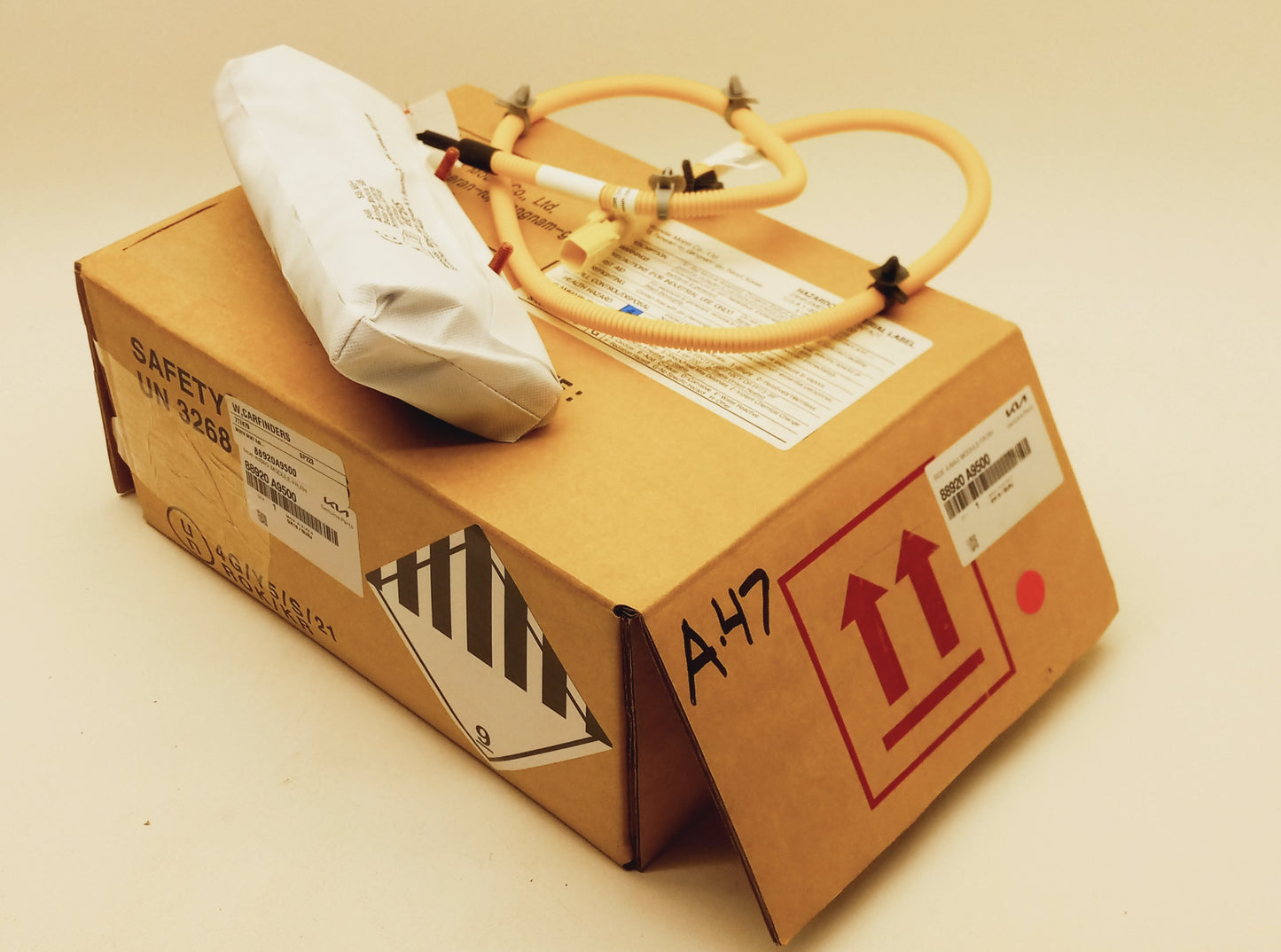 New OEM genuine Kia Passenger Seat Airbag Right 2015-2021 Sedona RH 88920-A9500 Front new in box