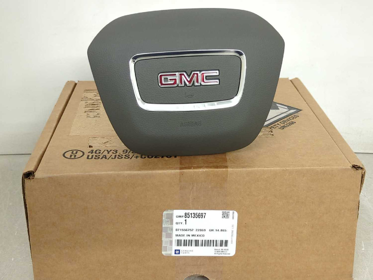 New OEM GMC Terrain Denali Driver Steering Wheel Airbag 85135697 – 2018-2021 Black/Artemis genuine