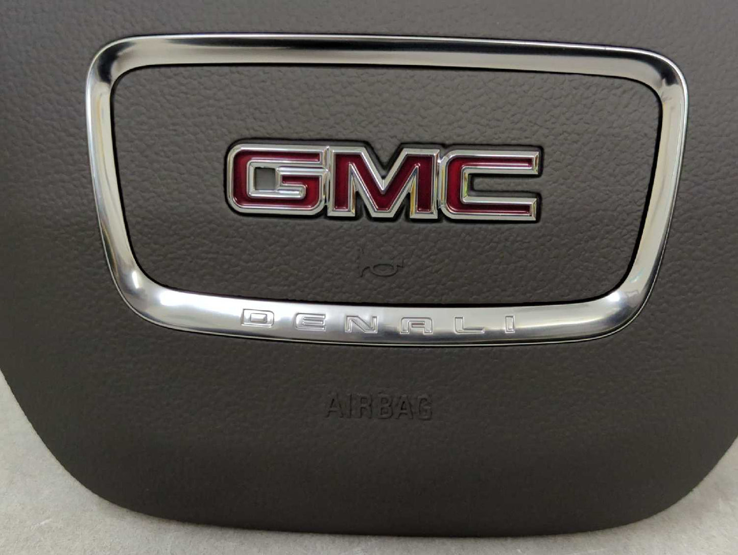New OEM GMC Terrain Denali Driver Steering Wheel Airbag 85135697 – 2018-2021 Black/Artemis genuine
