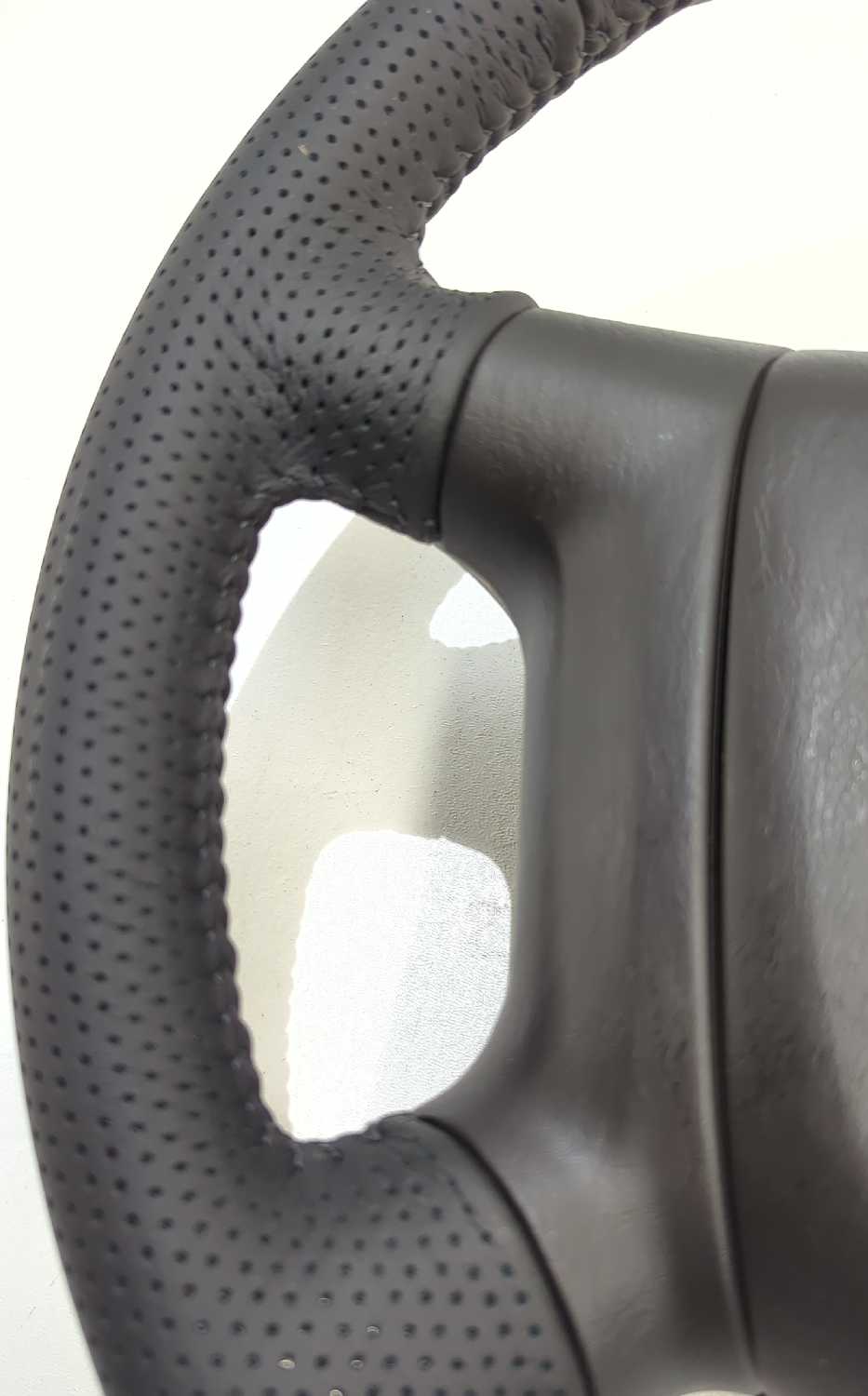 New OEM genuine Mazda Black Leather Steering Wheel 2001-2004 Tribute new in box EC0757K00F70