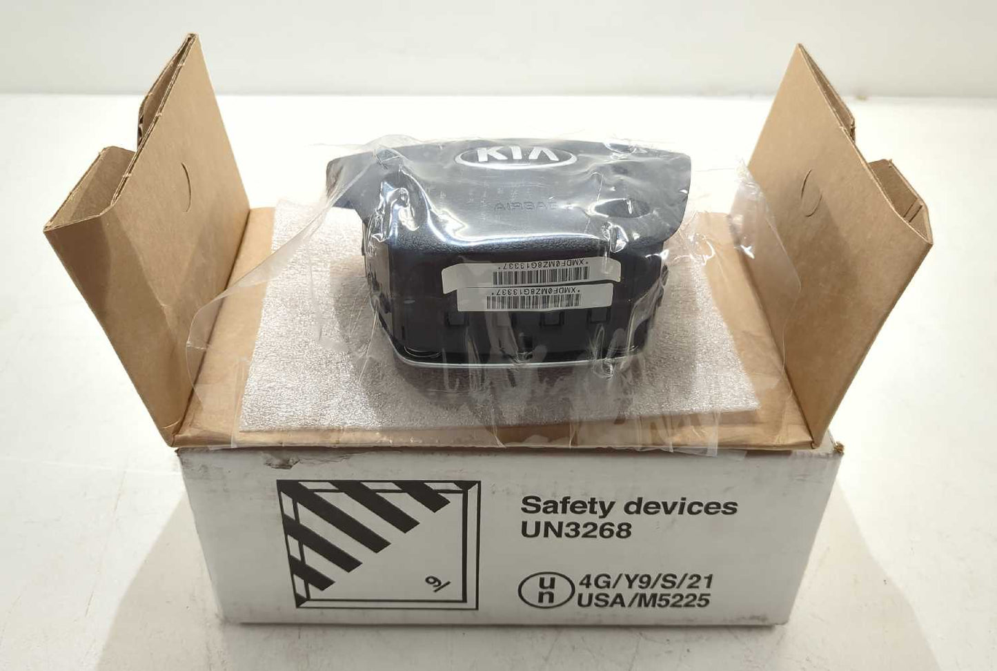 New OEM genuine Kia Driver Steering Wheel Airbag Air Bag 2014 2015 Sorento Black 56900-1U500VA new in the box